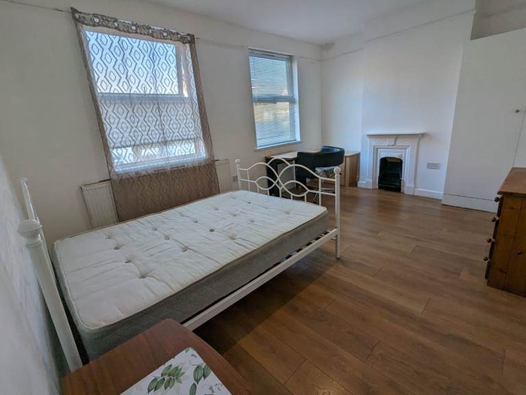 King size room in LU2 (Single occupancy only)