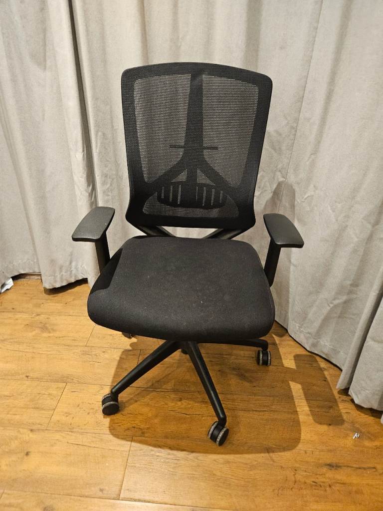 Good Quality Office Chair (2)