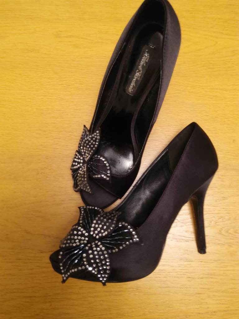 Black satin diamonti beaded flower detail Gardenia "Jill" peeptoe stiletto 4.5" size 6