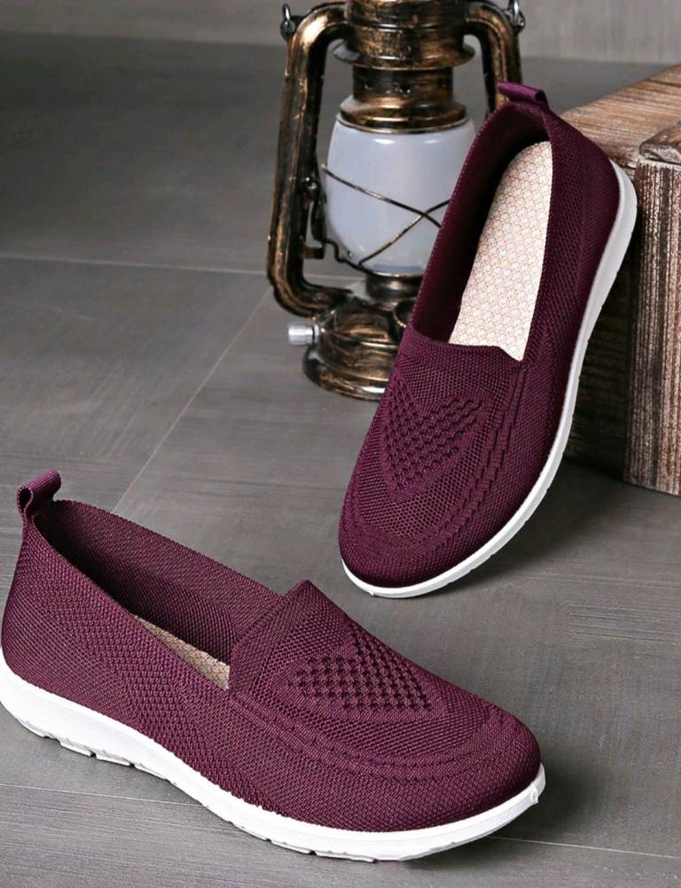 LADIES CANVAS SLIP ON SHOES PLIMSOLLS. BRAND NEW. PLUM, SIZE 6.5 / 7. COLLECT GLASGOW