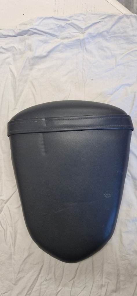 Suzuki gsxr 1000 k5 k6 pillion seat 