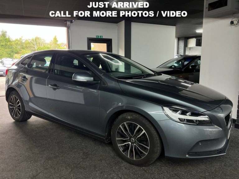 2019 Volvo V40 1.5 T2 Momentum Edition Hatchback 5dr Petrol Auto Euro 6 (s/s) (122 ps) Hatchback ...
