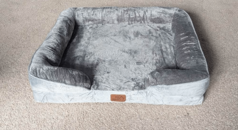 Bedsure Dog / Cat Bed (Medium) NEW