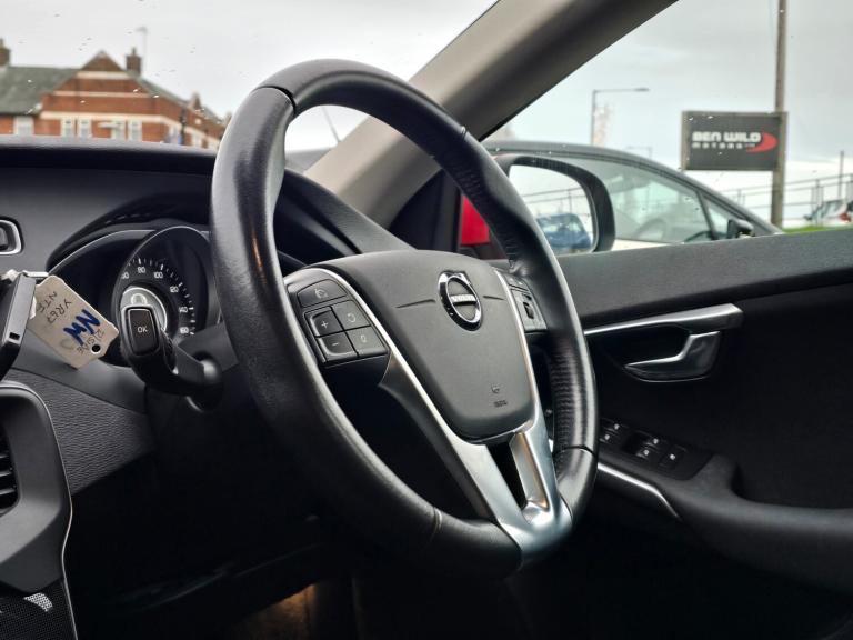 2017 Volvo V40 T2 [122] Momentum 5dr Geartronic HATCHBACK Petrol Automatic