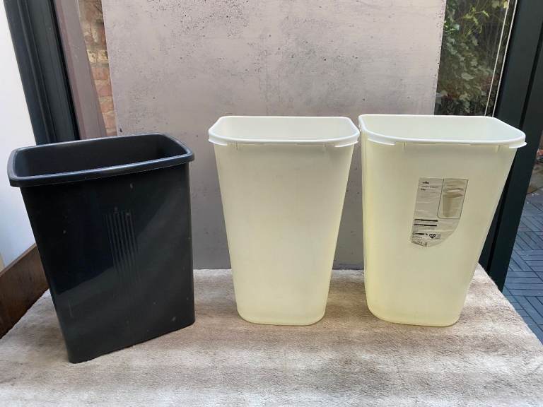 3 x 50 litre sturdy plastic rubbish waste bins feed storage outdoor indoor everything for £5