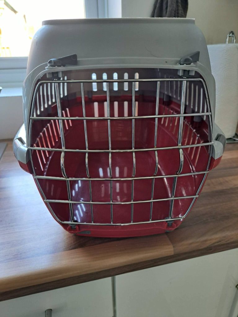 Pet carrier 
