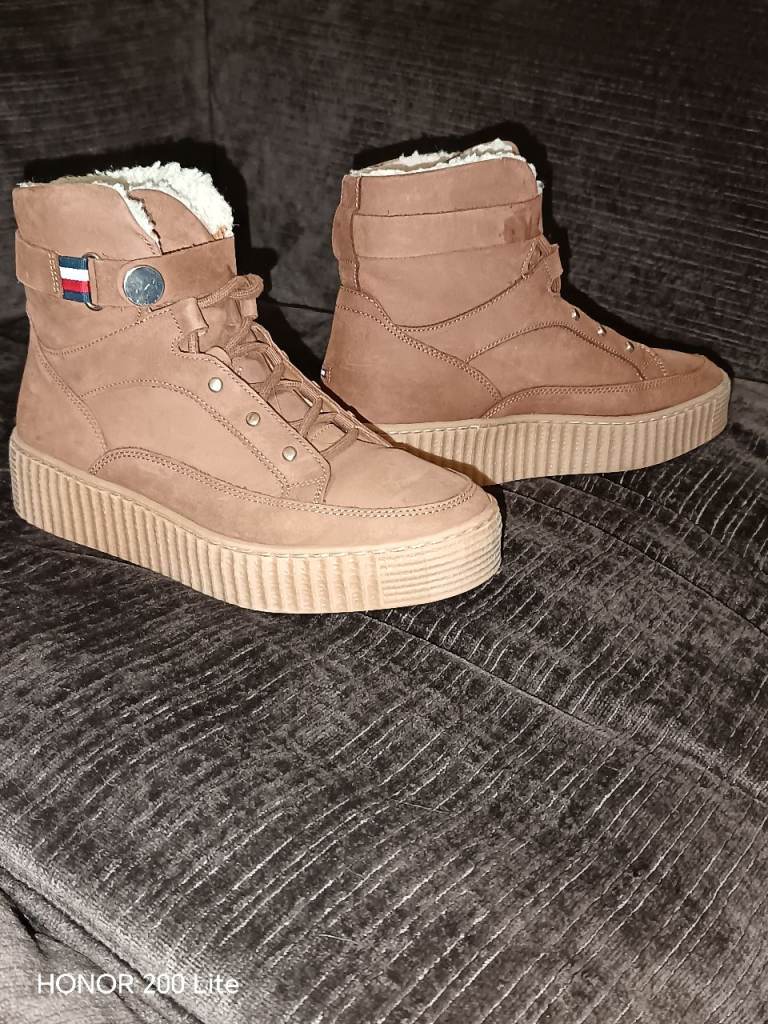 Tommy Hilfiger Warmlined Lace-Up Boots