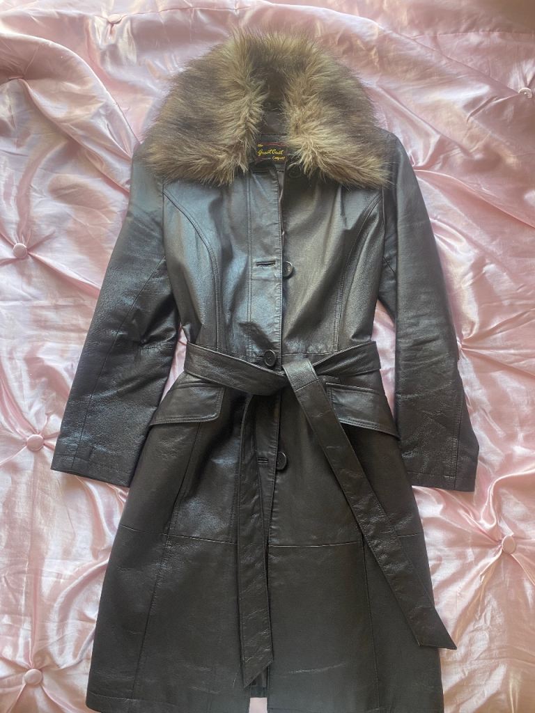 vintage brown leather coat and faux fur collar