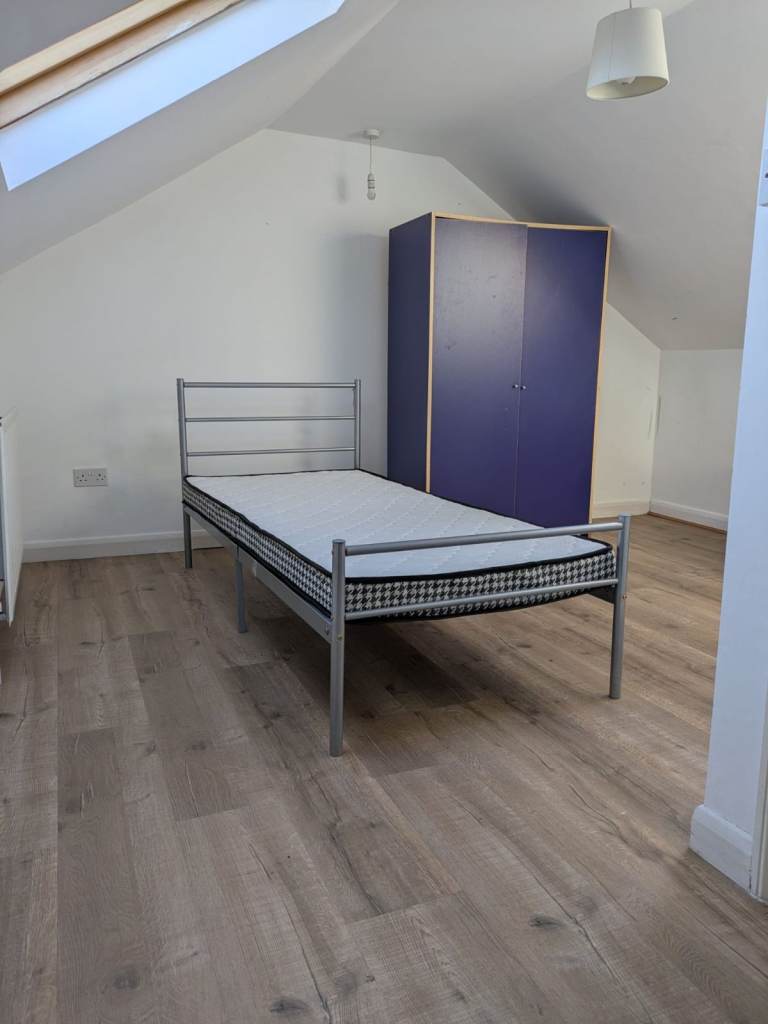 Double bed room vacancy