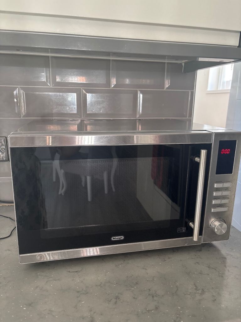 De'Longhi Silver Microwave - Needs Repair (Spares/Refurb)