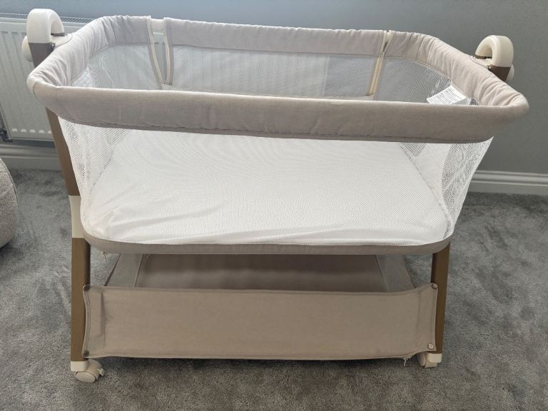 Obaby Cloud Bedside Crib Oatmeal - collection only 
