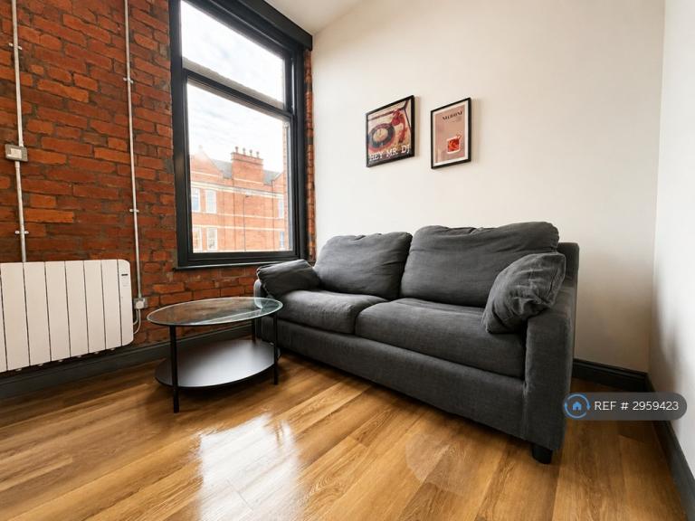 1 bedroom flat in Twist Lane, Leigh, WN7 (1 bed) (#2959423)