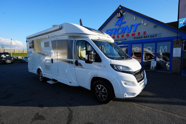 Carado T334 FIAT 4 BERTH 4 TRAVEL SEAT MOTORHOMES