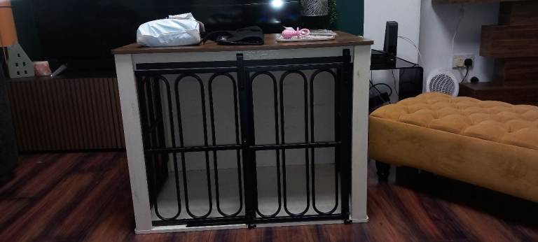 Dog crate furniture used for 4 months looks like new , 