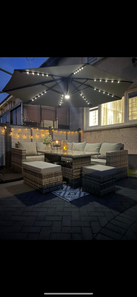 Garden cantilever parasol with solar LED lights 