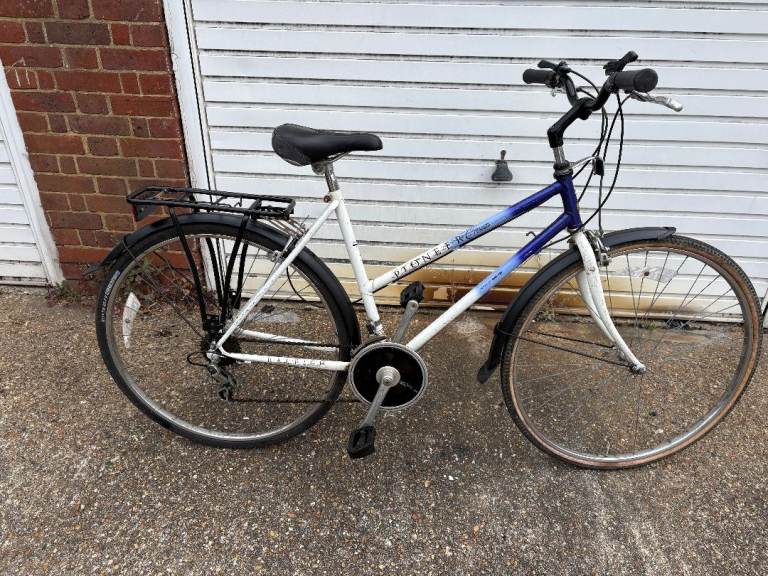 MAN OR LADIES BIKE RETRO CLASSIC  700c wheels 5x2 gears 20 in frame servviced  £80