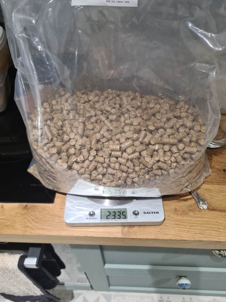 Straw pellets for mushroom growing