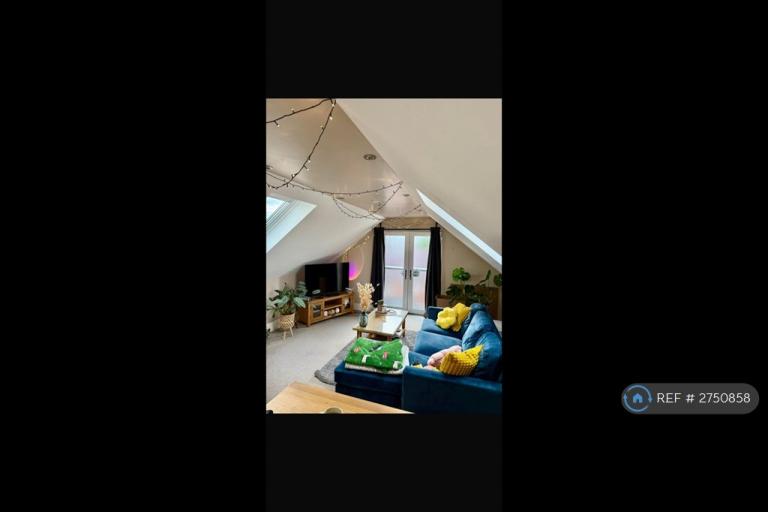 2 bedroom flat in Heaton Moor Road, Stockport, SK4 (2 bed) (#2750858)