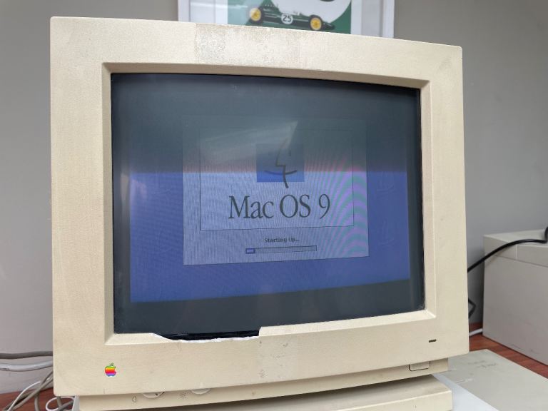 Apple Macintosh colour monitor/ display