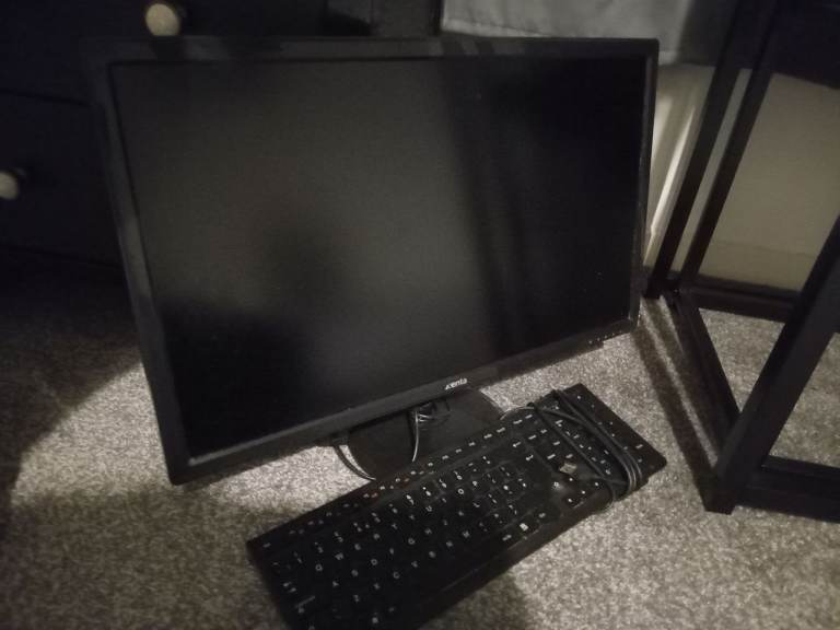 Xenta Monitor with Keyboard