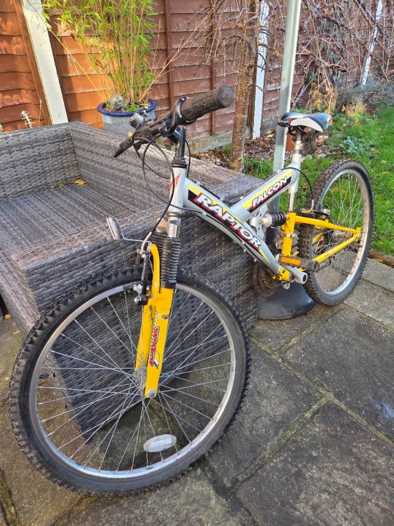 image for Childs bike age 8-11, 24 inch wheels