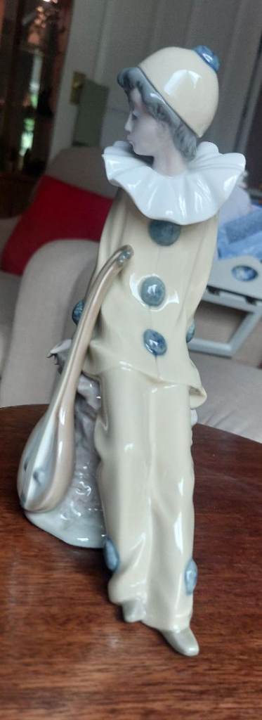 Lladro Nao vintage figurine of "Wandering Minstrel Clown" 