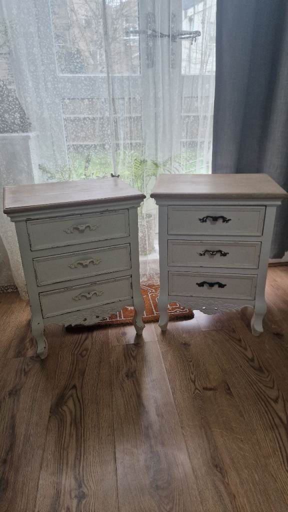 LOVELY ANTIQUE FRENCH STYLE BEDSIDE TABLES