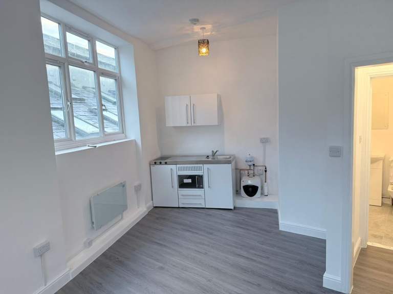 Studio Flat to Rent – Deptford Broadway, SE8 4PH – Great Location Near Transport