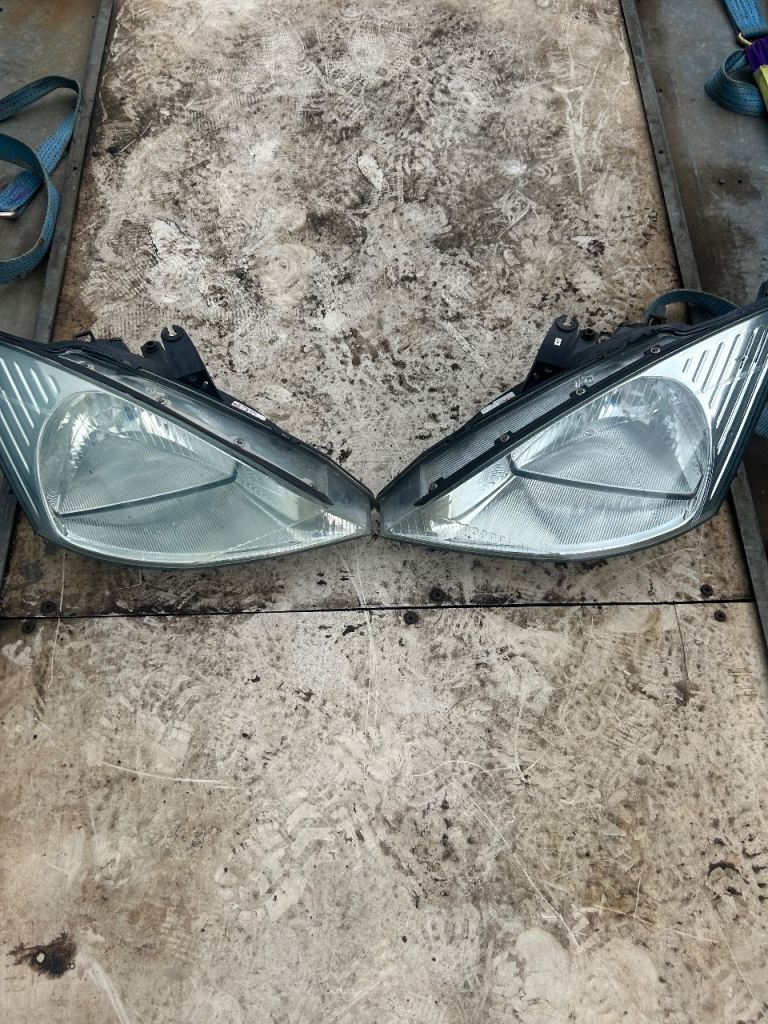 Mk1 Ford focus headlights 