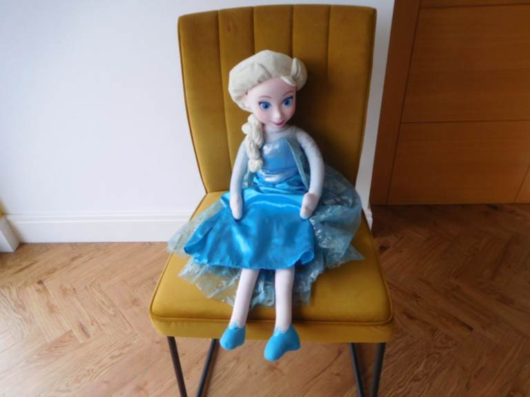 Disney-Just Play LLC Large Elsa Doll from 'Frozen'. 75cm - 30 inches  Sings 'Let It Go'.