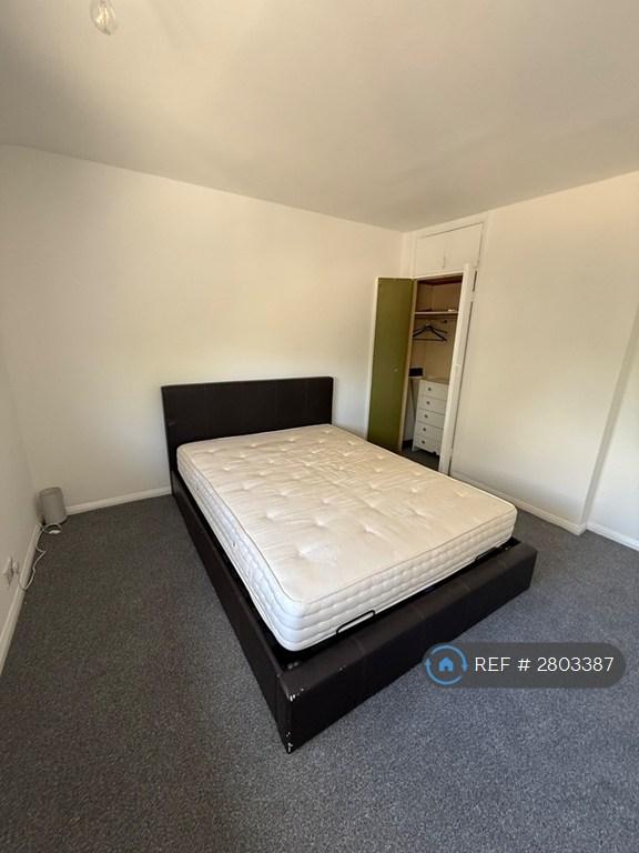 1 bedroom in Ryvers Road, Slough, SL3 (#2803387)