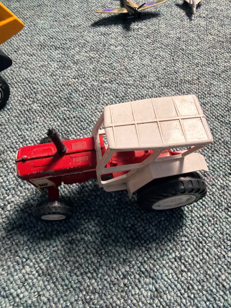 Toy tractor 