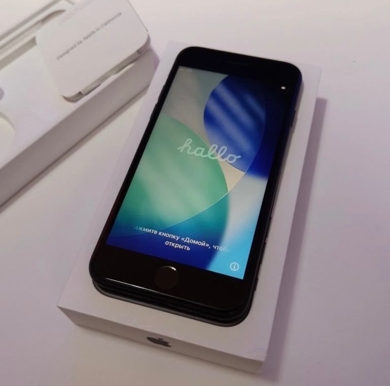 iPhone SE 2020 Black 64GB Excellent condition 