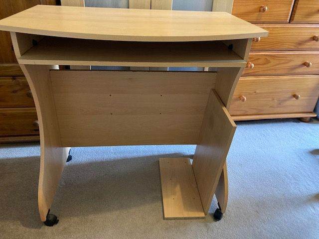 Computer table