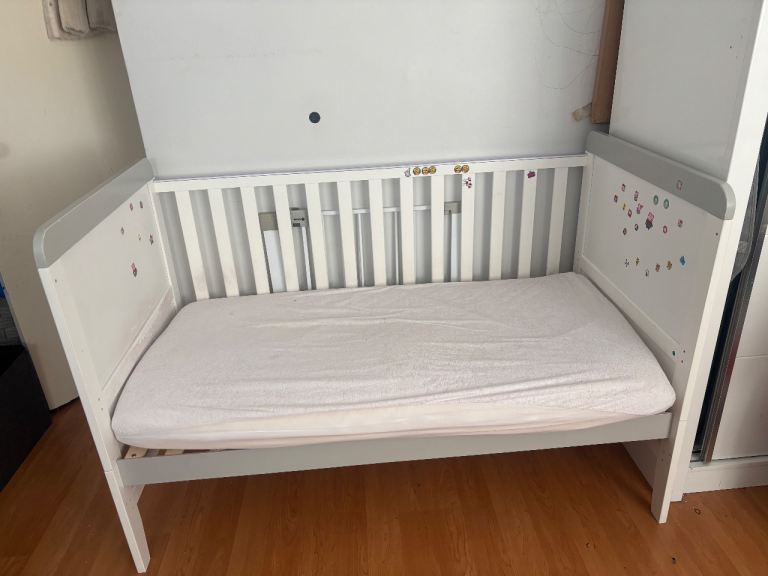 Tutti Bambini Rio Cot Bed & Mattress - White & Dove Grey