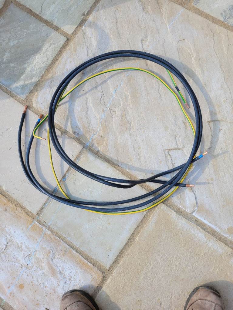 2m Lengths of Electric Meter tails and Earth cable 16mm sq