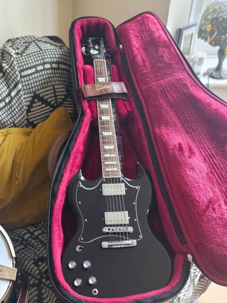Gibson SG Standard in Ebony - left hand