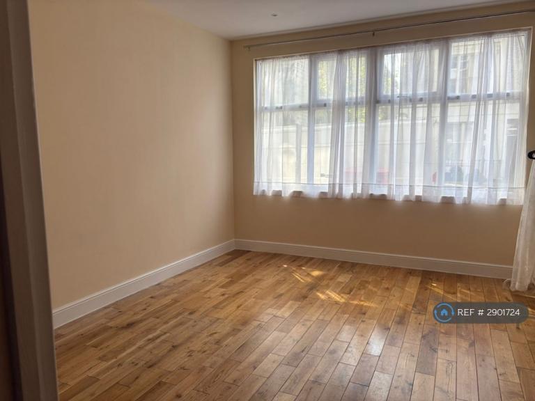 Studio flat in Westbourne Road, London, N7 (#2901724)