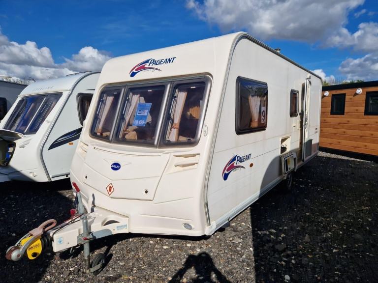 2007 Bailey Pageant Champagne Single Axle 4 Berth Motor Movers 300w Solar Bunks