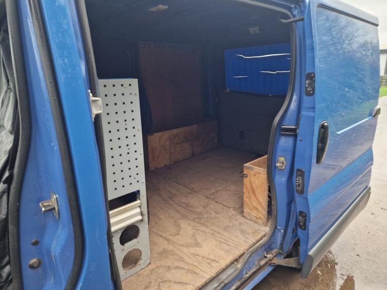 2013 Renault Trafic Blue MWB  Drives Perfect  12mth MOT  160k miles