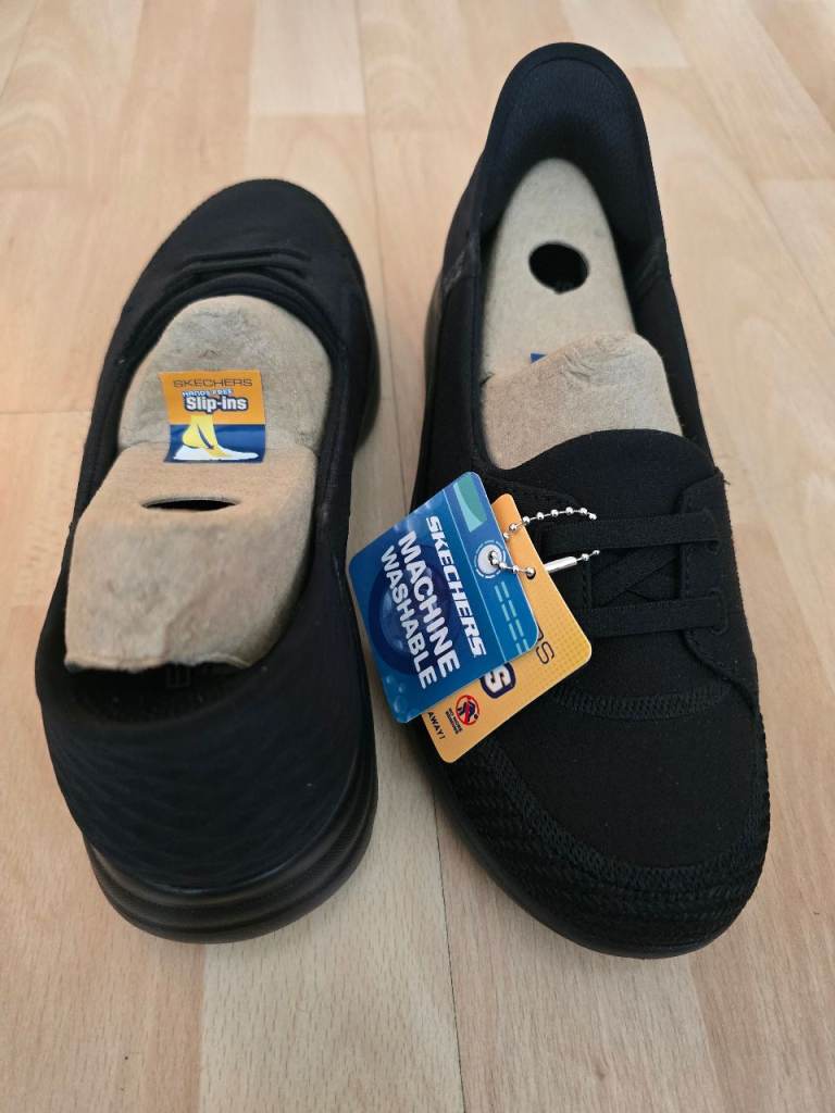 Brand New Skechers Hands Free Slip-ins Trainers – UK 4 (Fits UK 5) – Black – BNWT