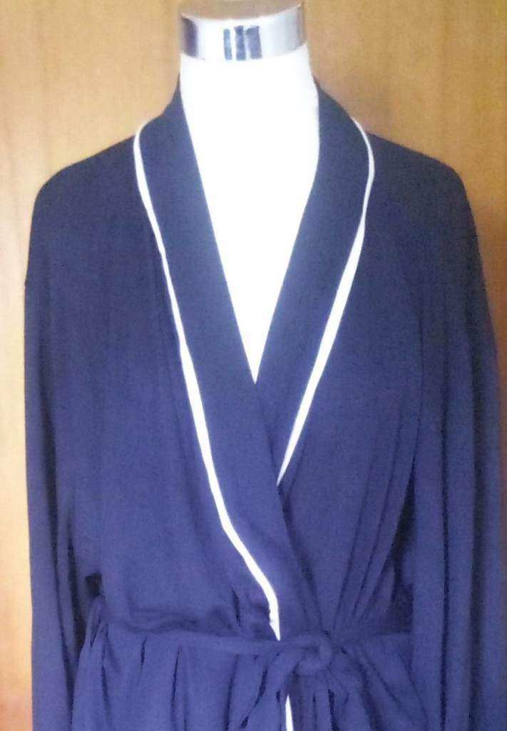 New Navy Blue and White Trim Soft Bath Robe with Belt-Size 22. POST OR COLLECT!