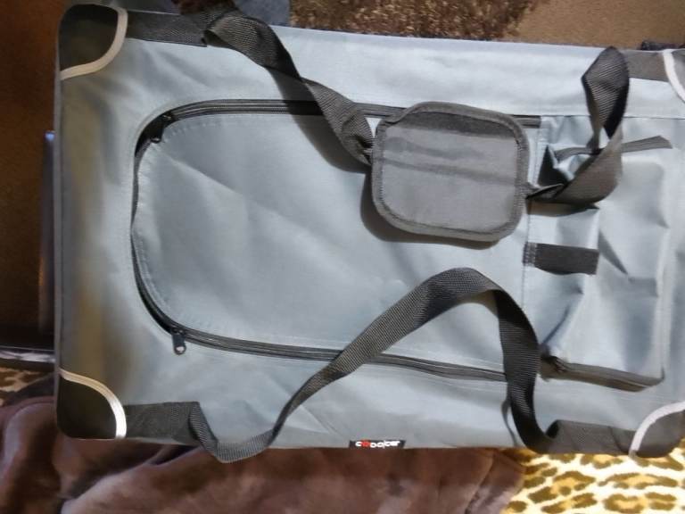 Large pet carrier 