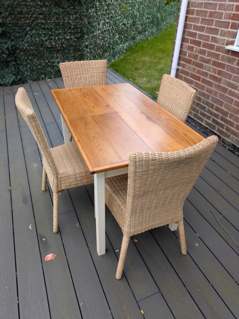 table and 4 chairs *Free*