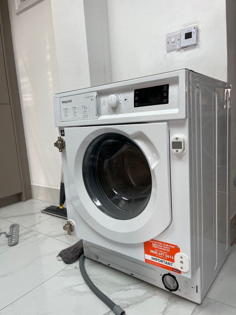 BRAND NEW WASHING MACHINE - HOTPOINT