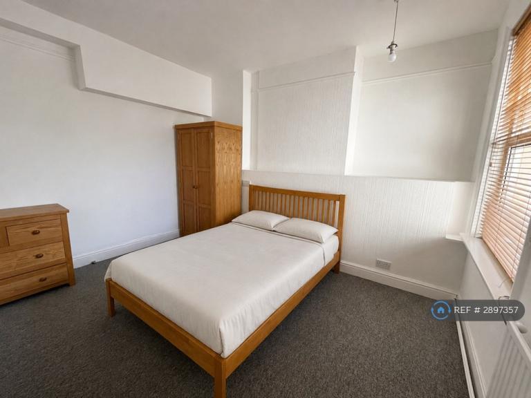 1 bedroom in Festing Grove, Portsmouth, PO4 (#2897357)