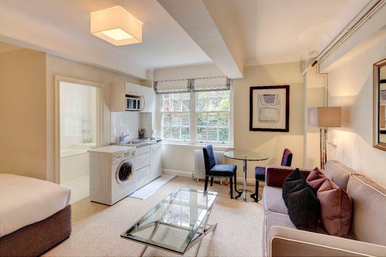 Lower ground floor studio in Chelsea SW3 benefitting from porter