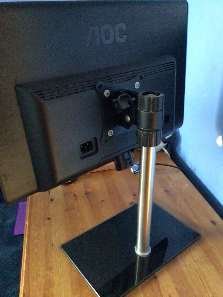 AOC Computer Monitor with Stand – Black, Good Condition