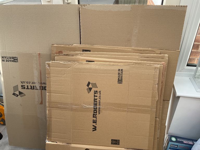 Moving boxes with handles