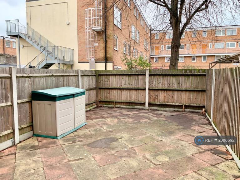 3 bedroom flat in Portia Way, London, E3 (3 bed) (#2888692)